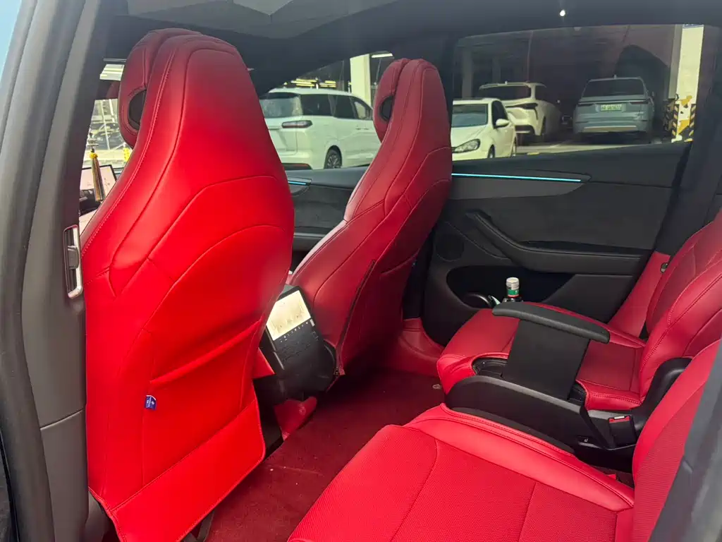 Tesla Model Y L — миниатюра 5