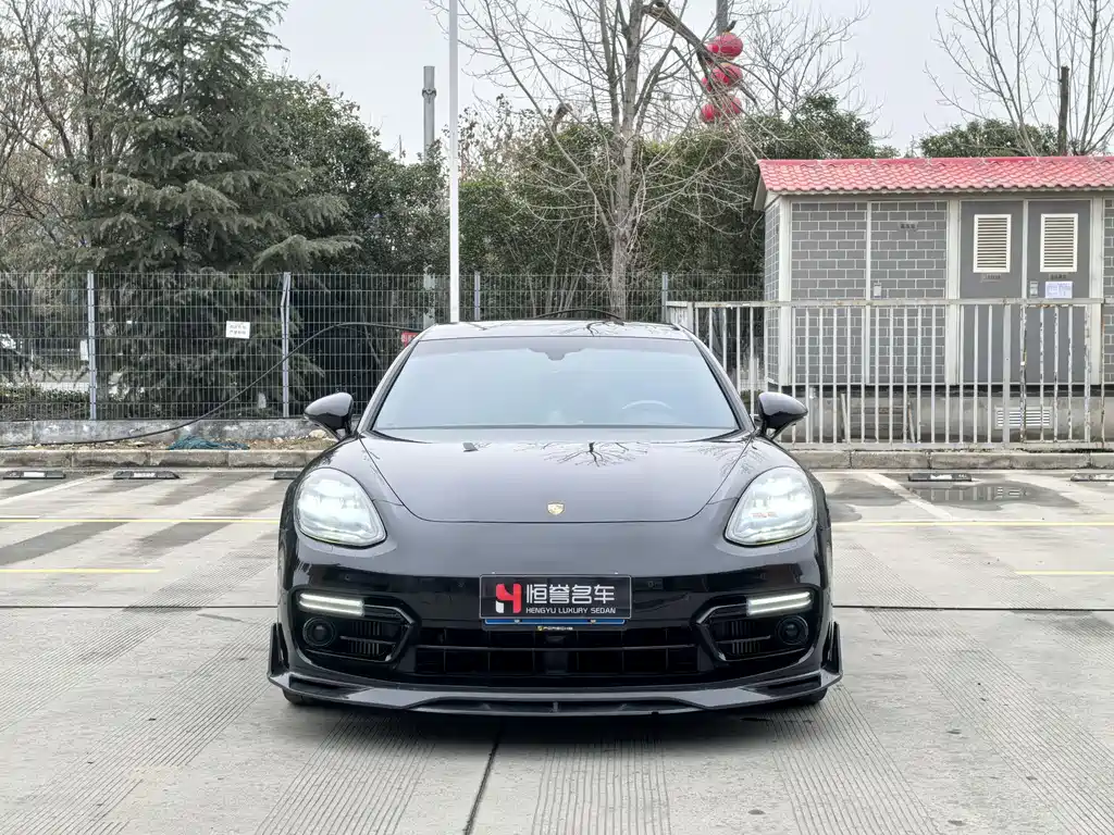 PORSCHE PANAMERA