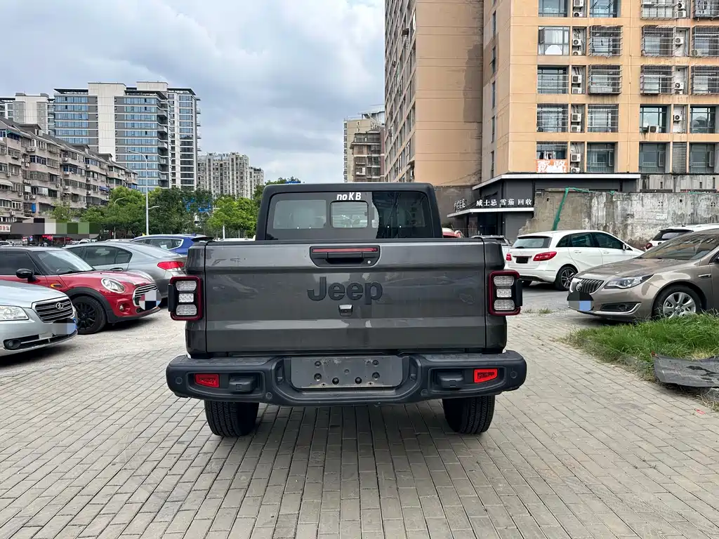 Jeep Gladiator — миниатюра 8
