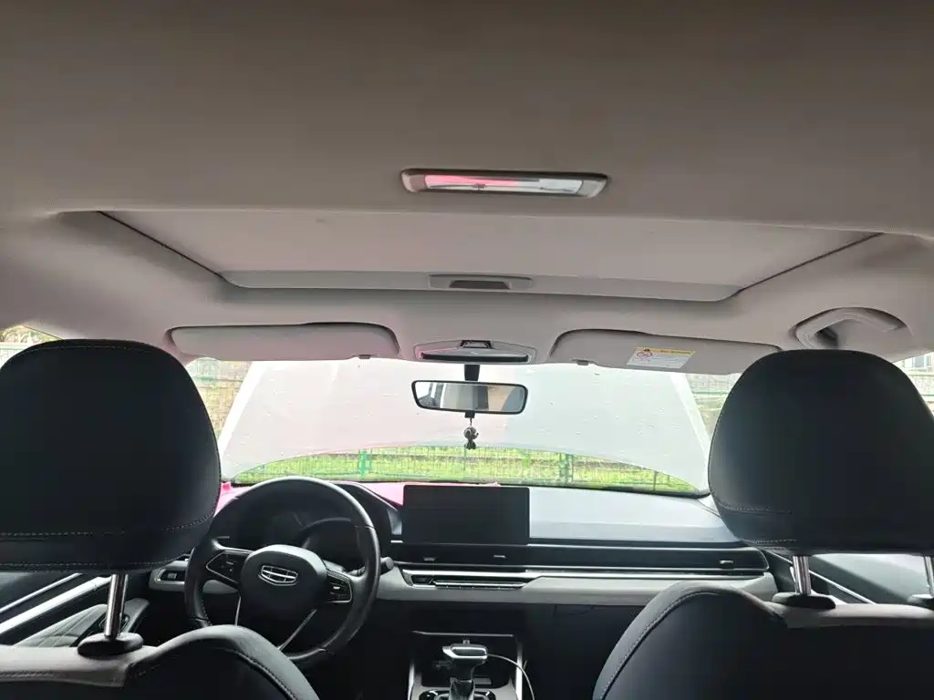 Geely Emgrand 2022 4 1.5L CVT Flagship