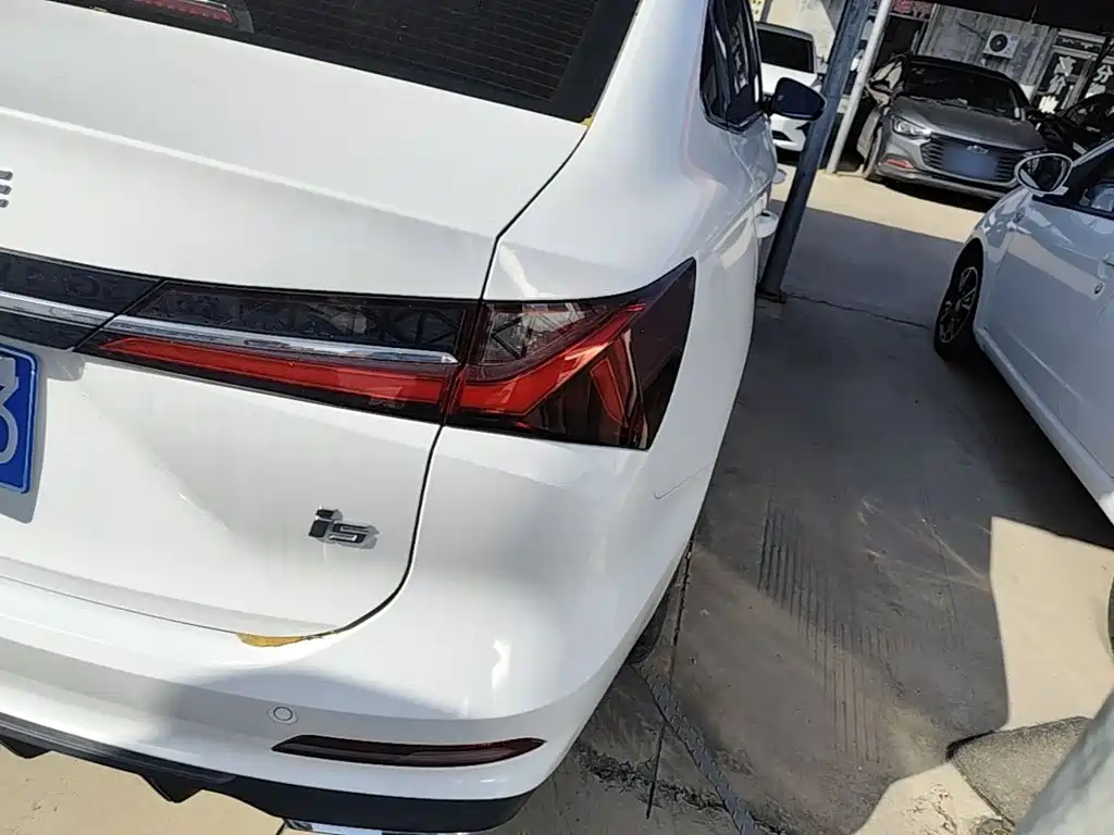 Roewe i5 — миниатюра 8
