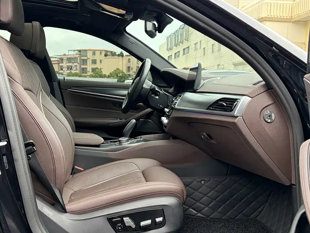 BMW 5 Series New Energy — миниатюра 23