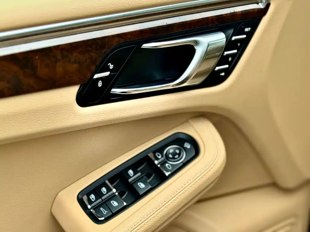 Porsche Macan — миниатюра 11
