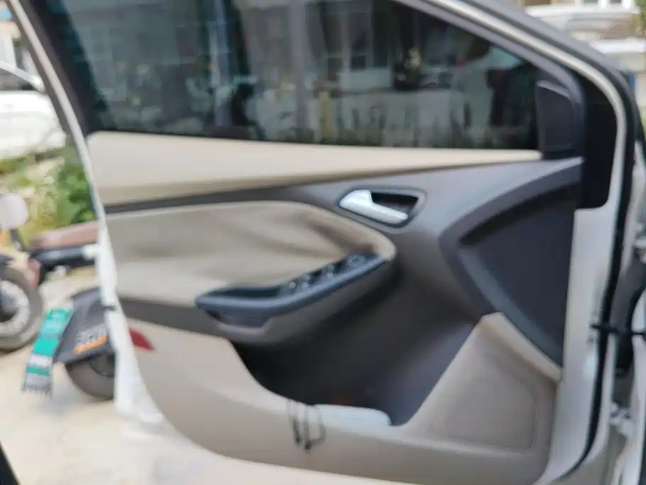 Ford Focus — миниатюра 7
