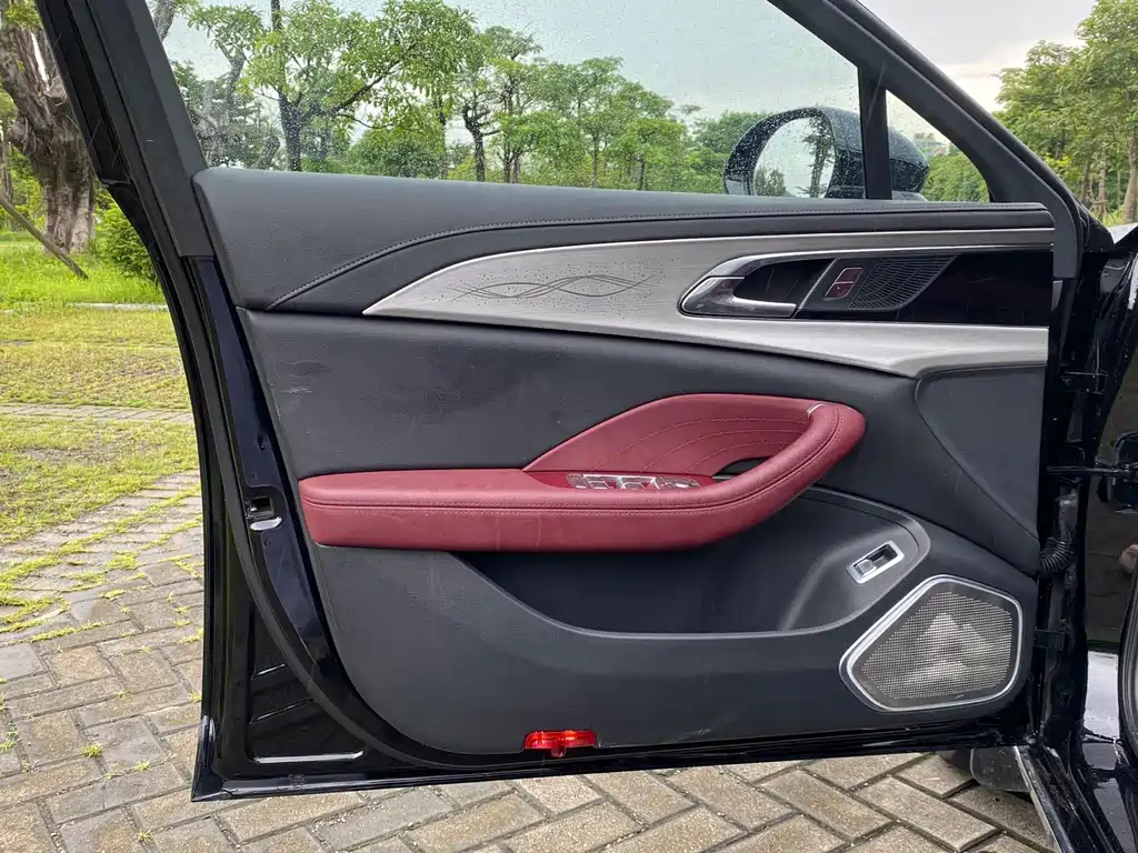 Hongqi Hongqi H5 — миниатюра 5