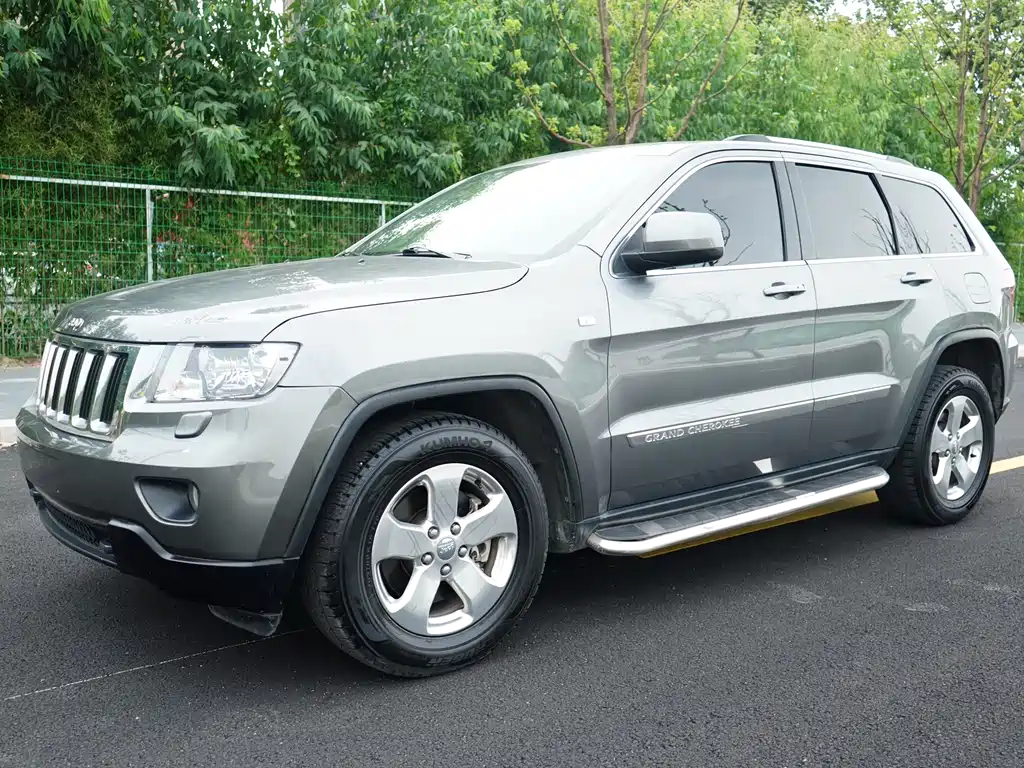 Jeep Grand Cherokee (Import) 2013