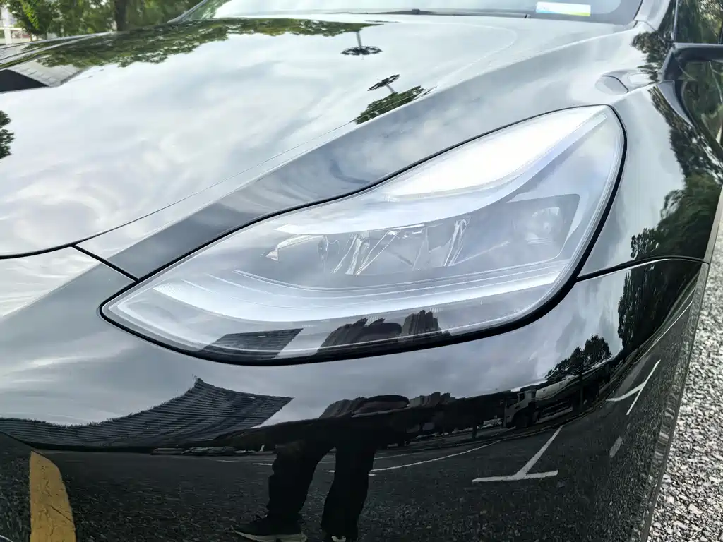 Tesla Model Y — миниатюра 15