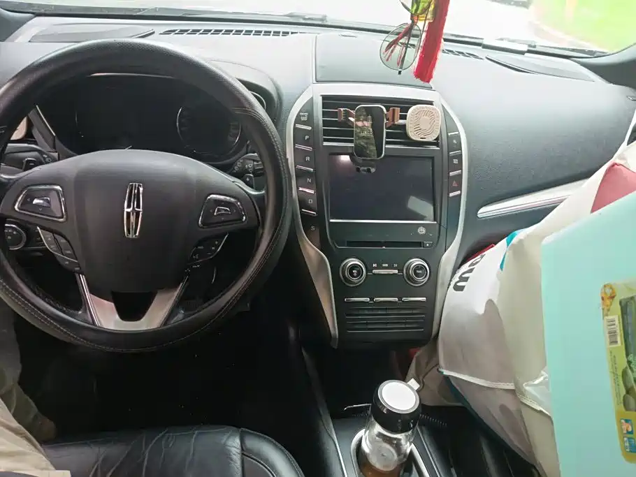 Lincoln MKC — миниатюра 12