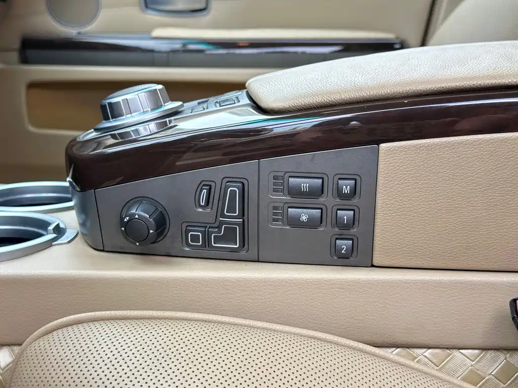 BMW 7 Series — миниатюра 15