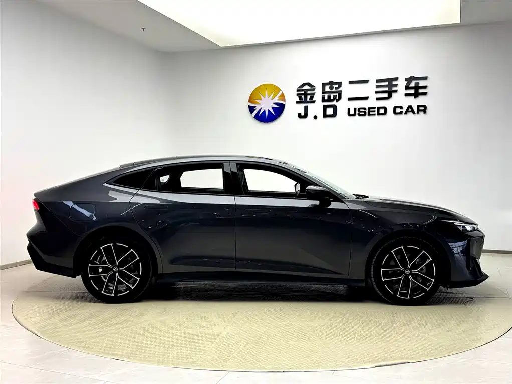 CHANGAN  UNI V SMART IDD