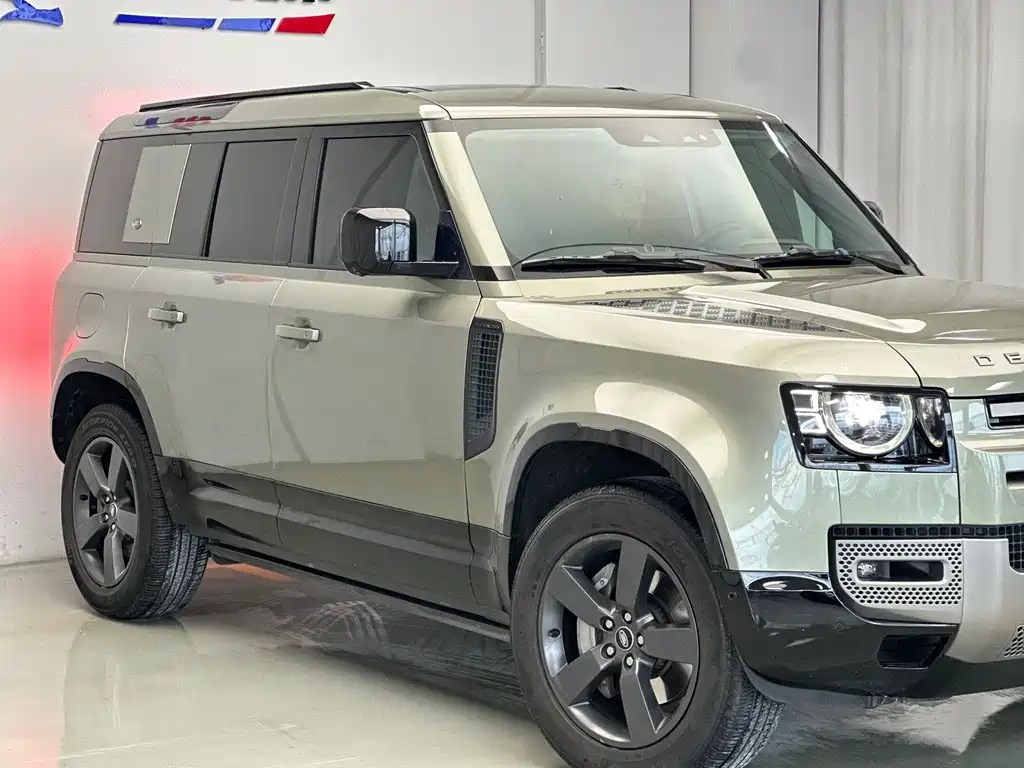 LAND ROVER DEFENDER