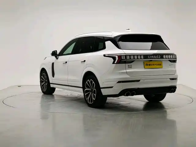 Lynk & Co 09 EM-P 2023 2.0TD EM-P Executive мест