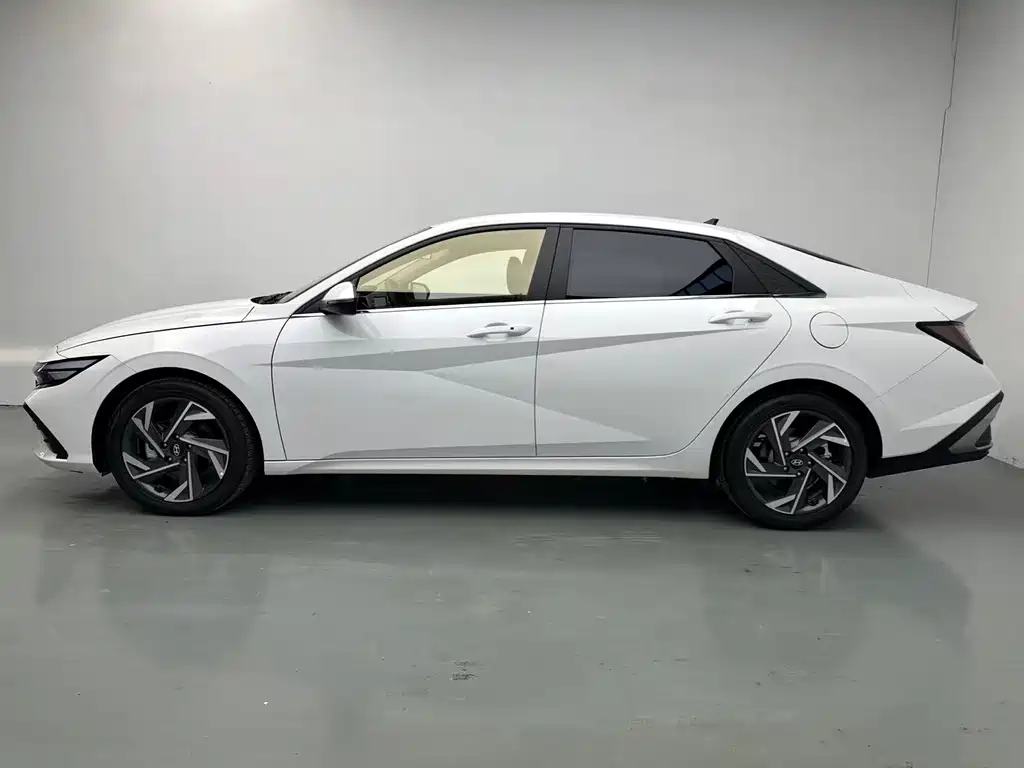 Hyundai Elantra — миниатюра 3