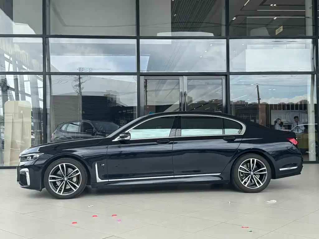 BMW 7 Series — миниатюра 4