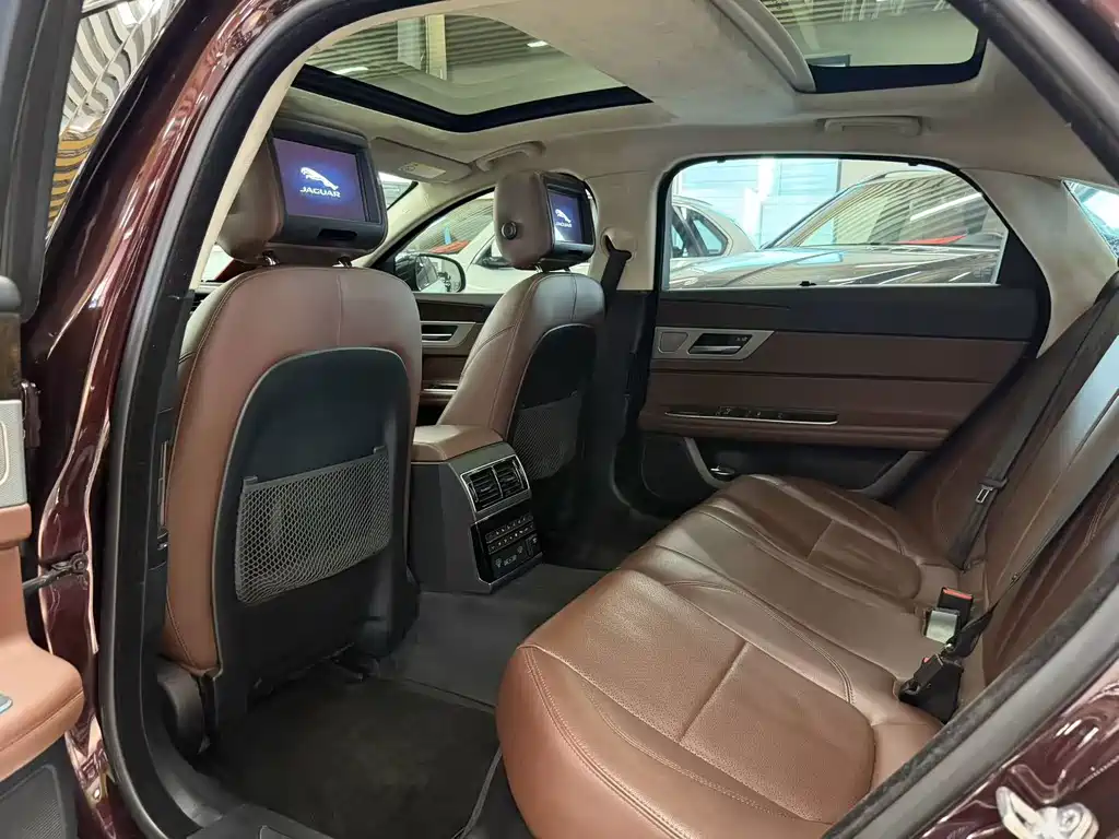 Jaguar XFL — миниатюра 8