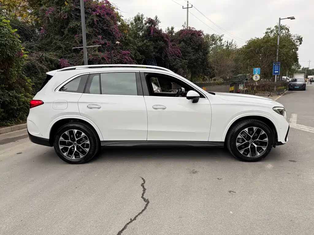 MERCEDES-BENZ GLC