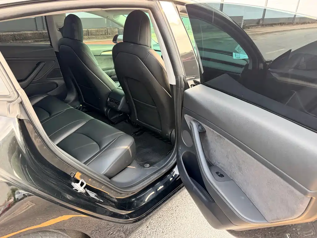 Tesla Model 3 — миниатюра 12