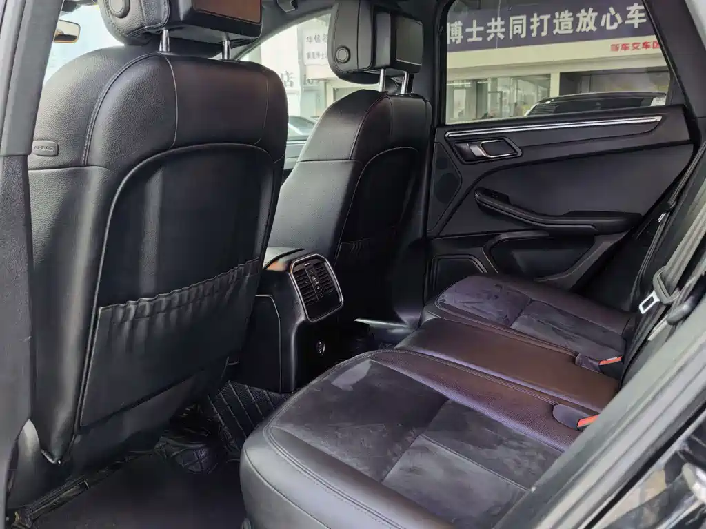 Porsche Macan — миниатюра 7