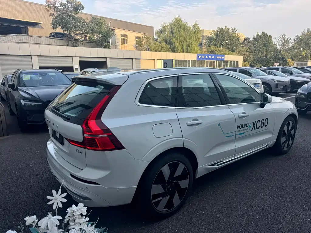 VOLVO  XC60 PLUG IN HYBRID