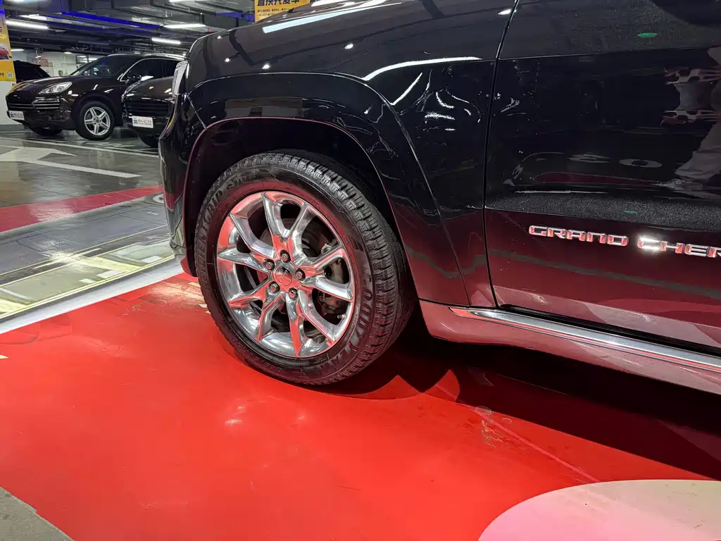 Jeep Grand Cherokee (Import) — миниатюра 9