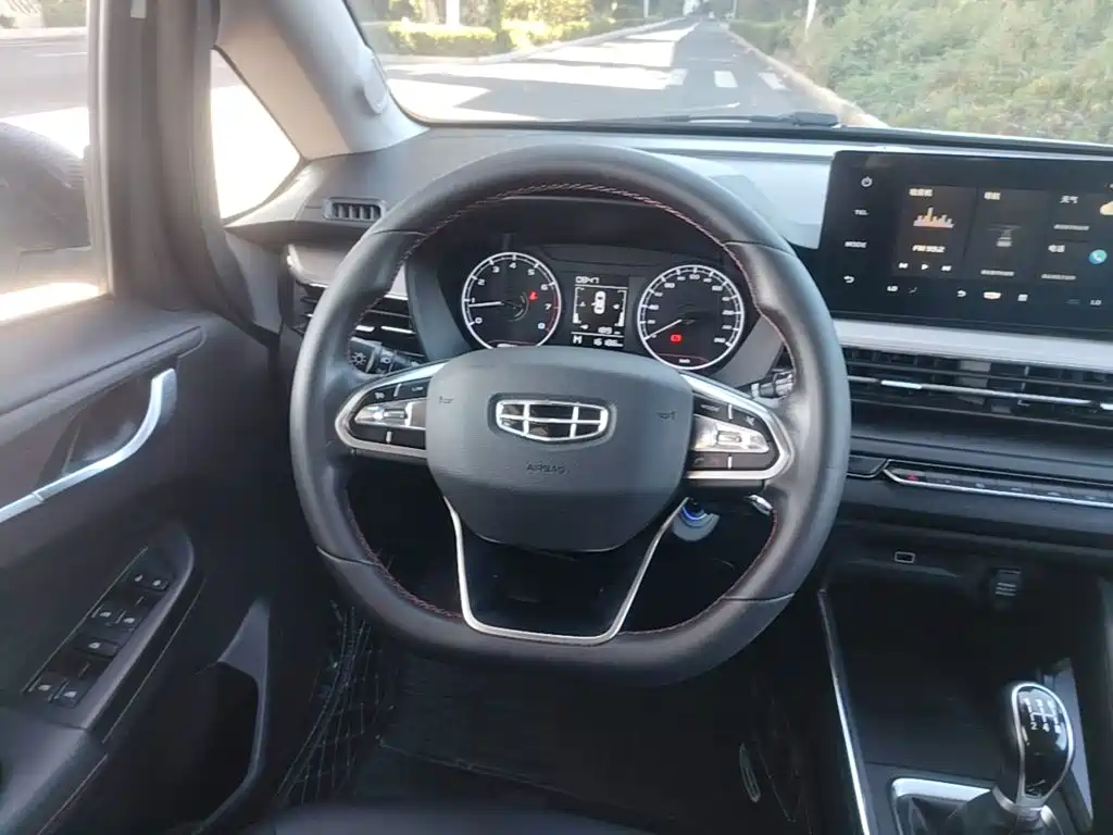 Geely Vision X3 — миниатюра 11
