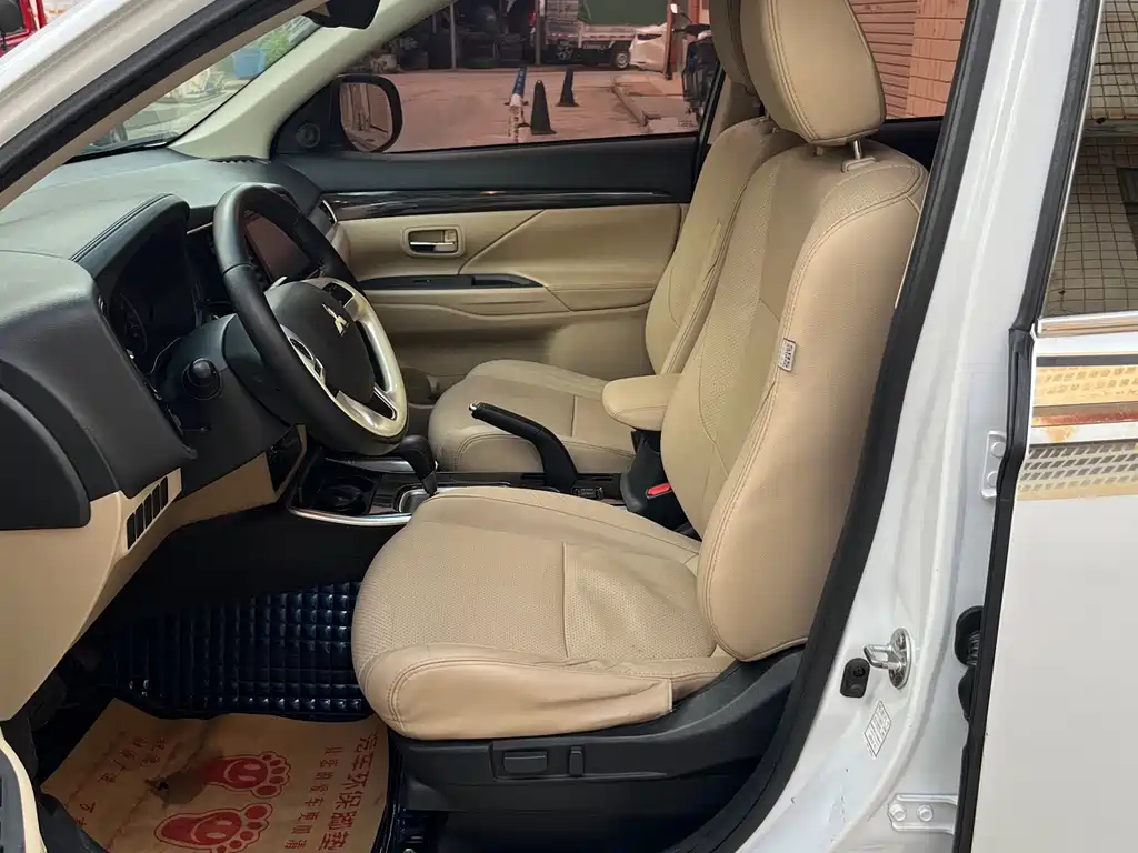 Mitsubishi Outlander — миниатюра 4