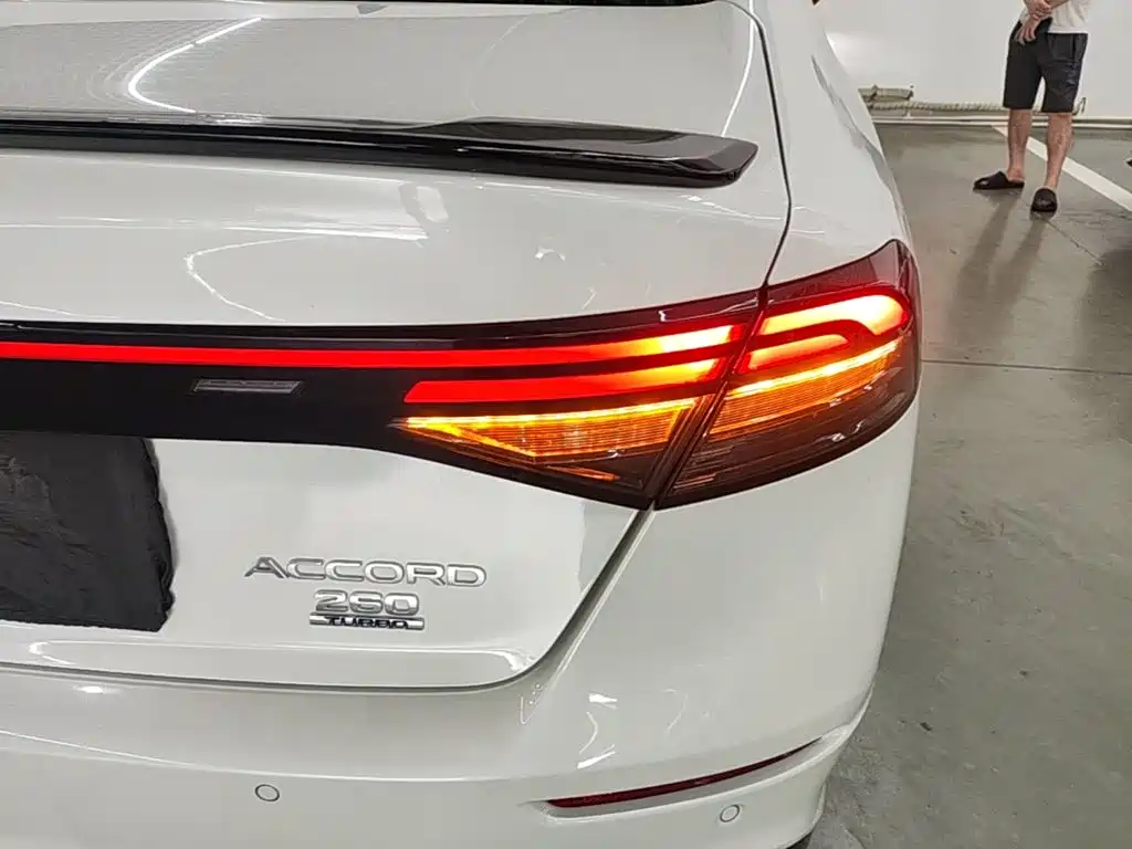 Honda Accord — миниатюра 8