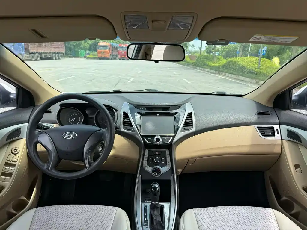 Hyundai Elantra Langdong — миниатюра 8