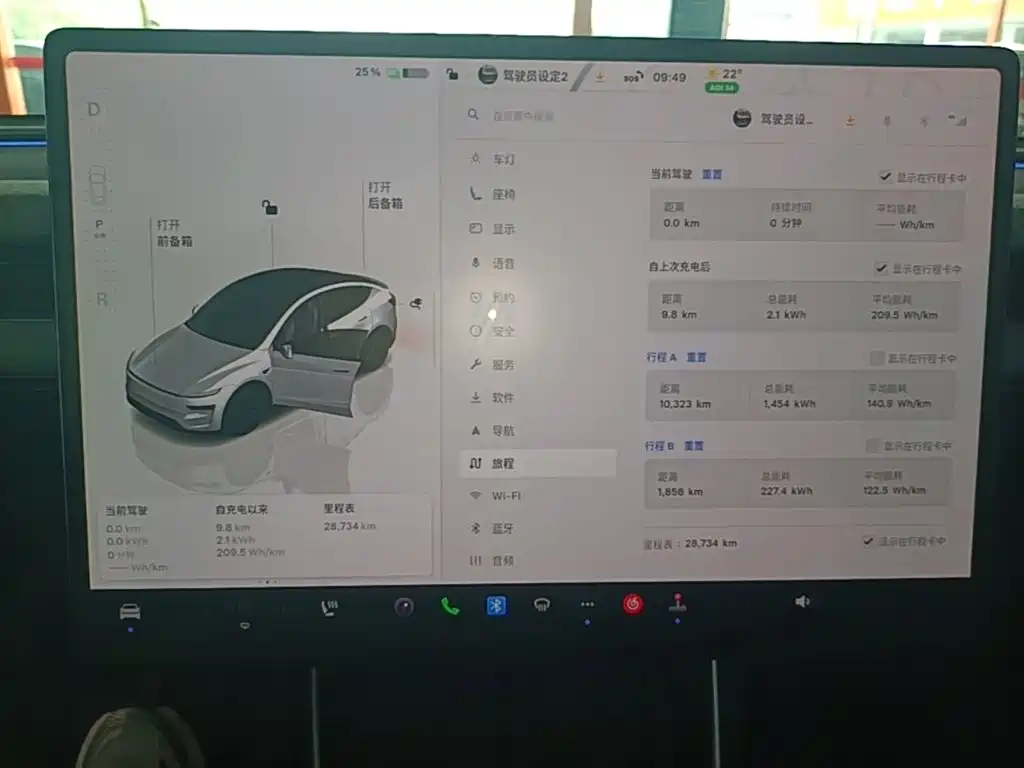 Tesla Model Y — миниатюра 12