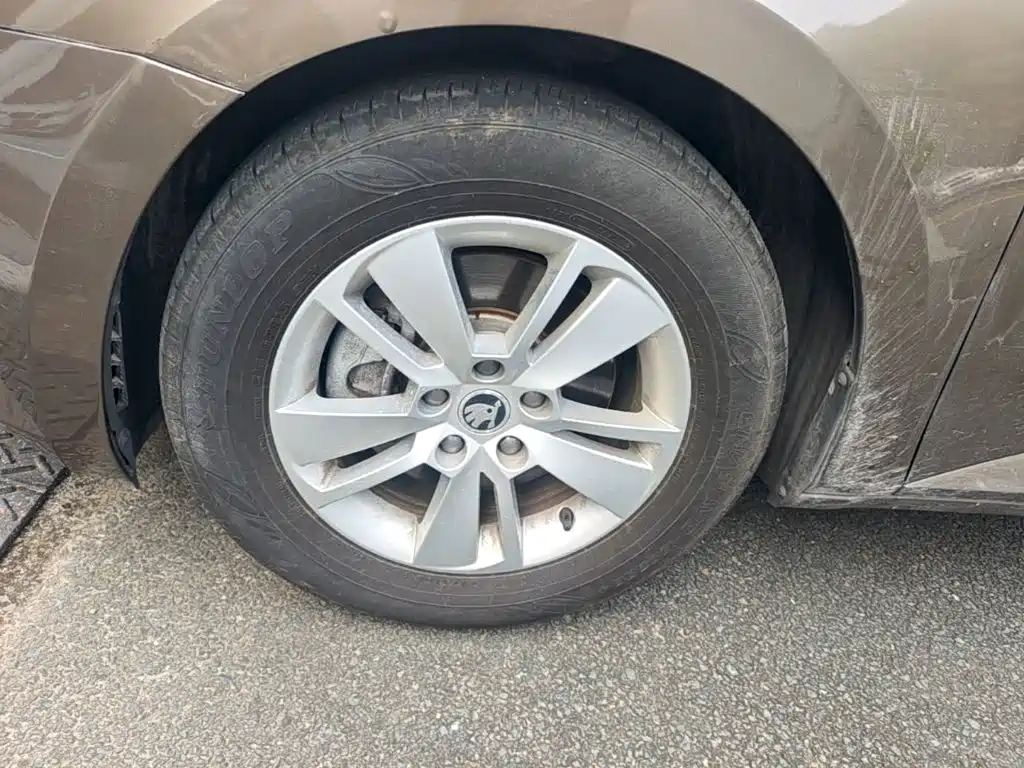 Skoda Superb — миниатюра 23
