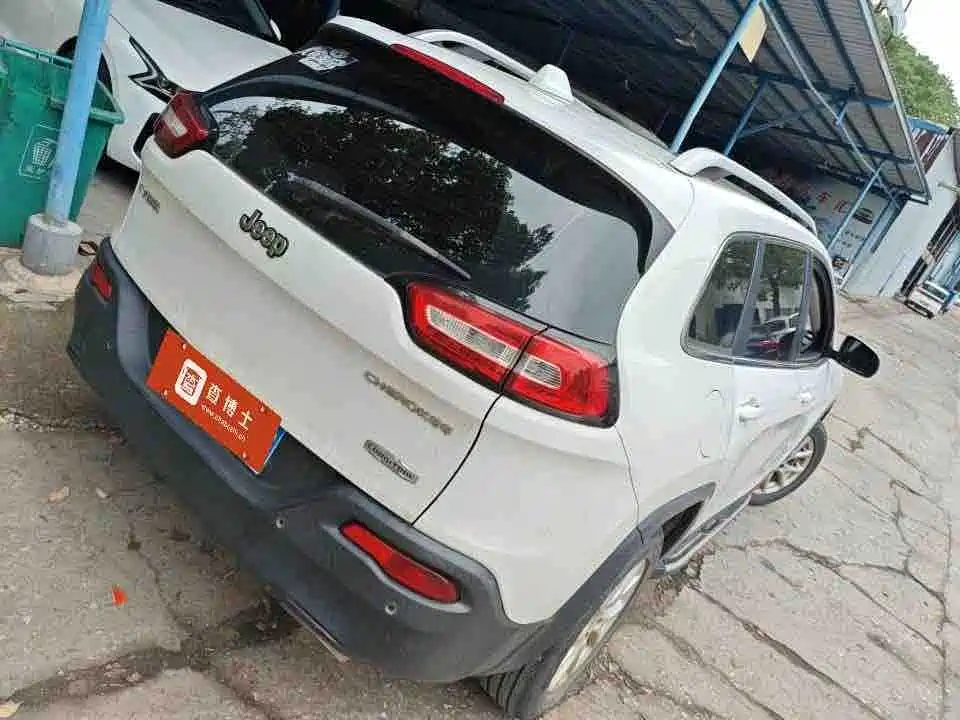 Jeep Cherokee — миниатюра 6