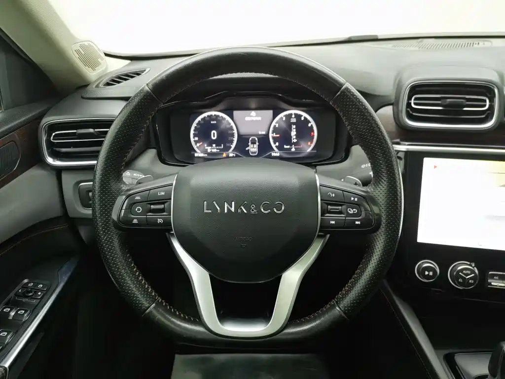 Lynk & Co 02 — миниатюра 11