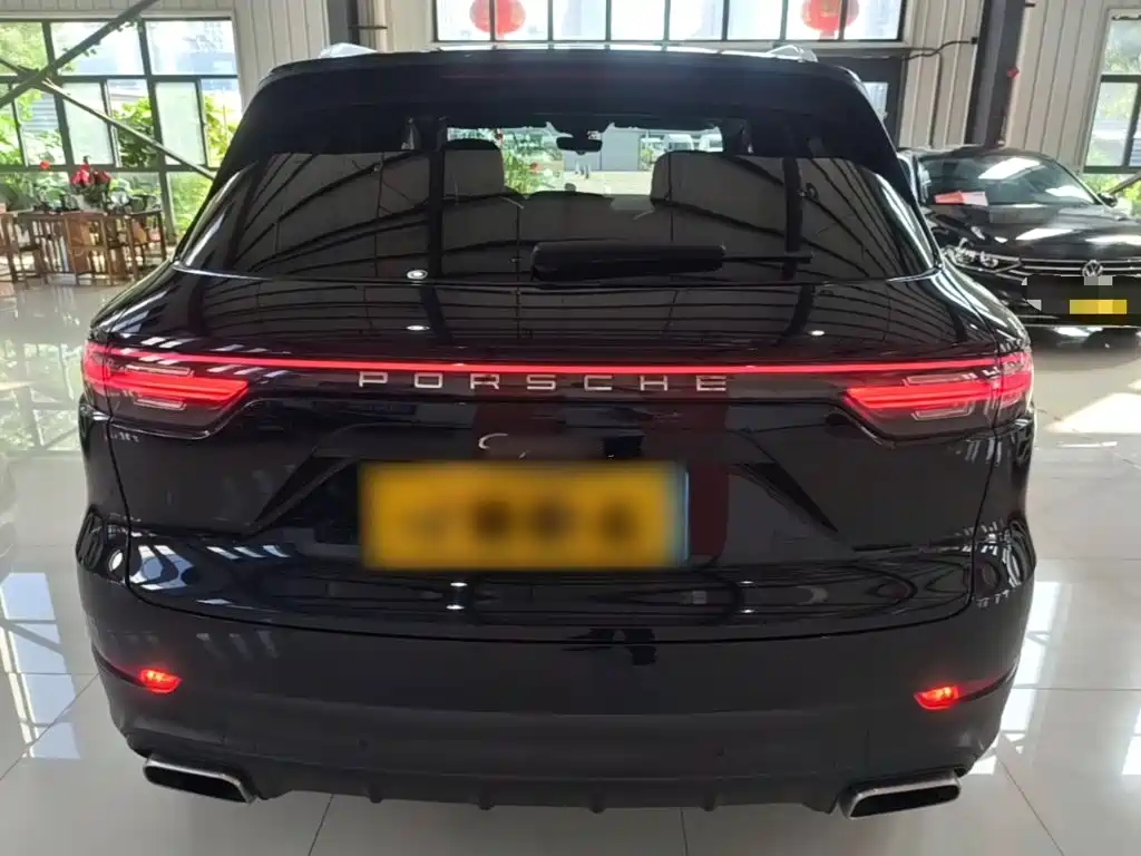 Porsche Cayenne — миниатюра 6