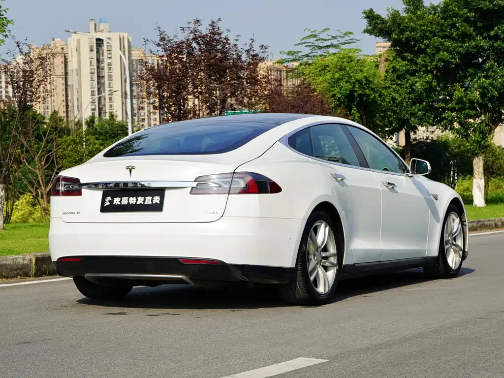 Tesla Model S — миниатюра 4