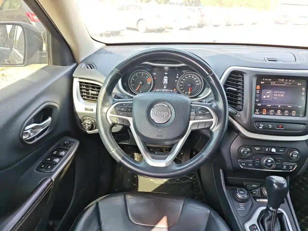 Jeep Cherokee — миниатюра 11