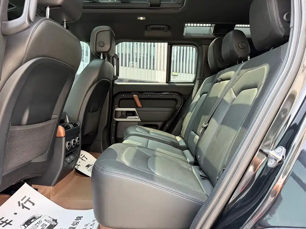 Land Rover Defender — миниатюра 7