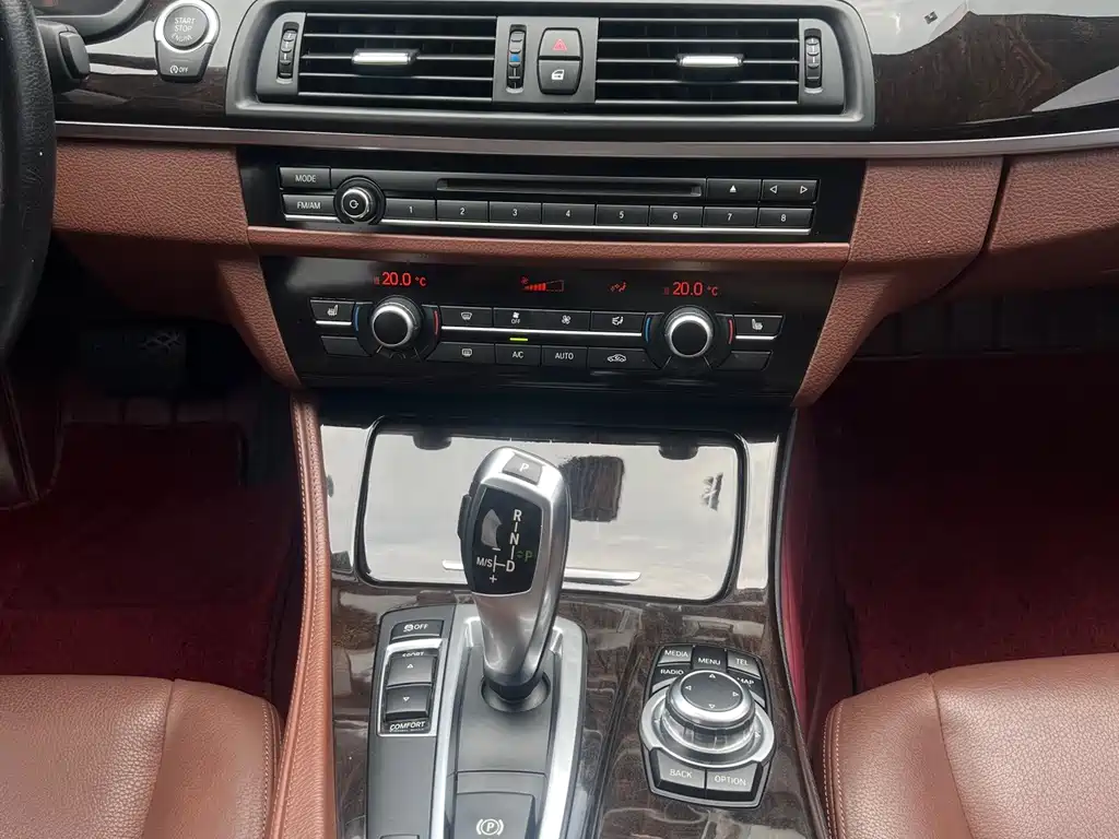 BMW 5 Series — миниатюра 17