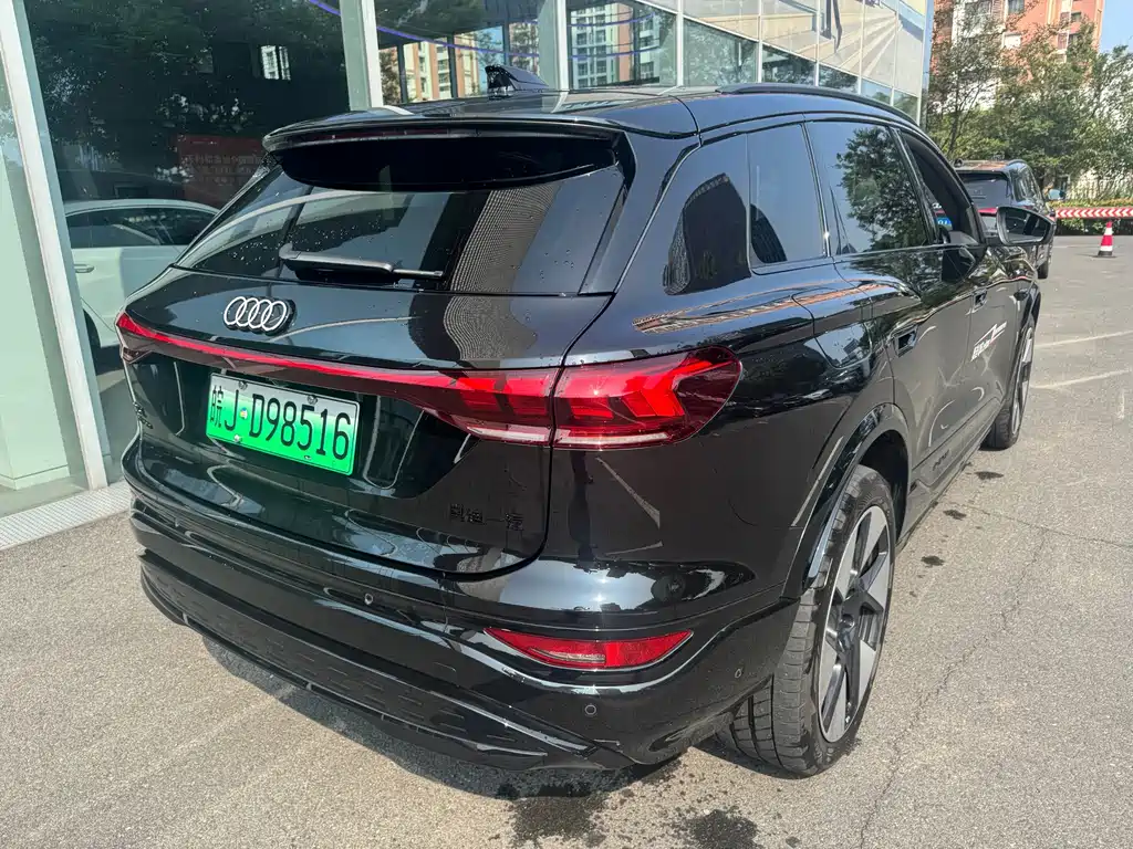 Audi Q6L e-tron — миниатюра 9