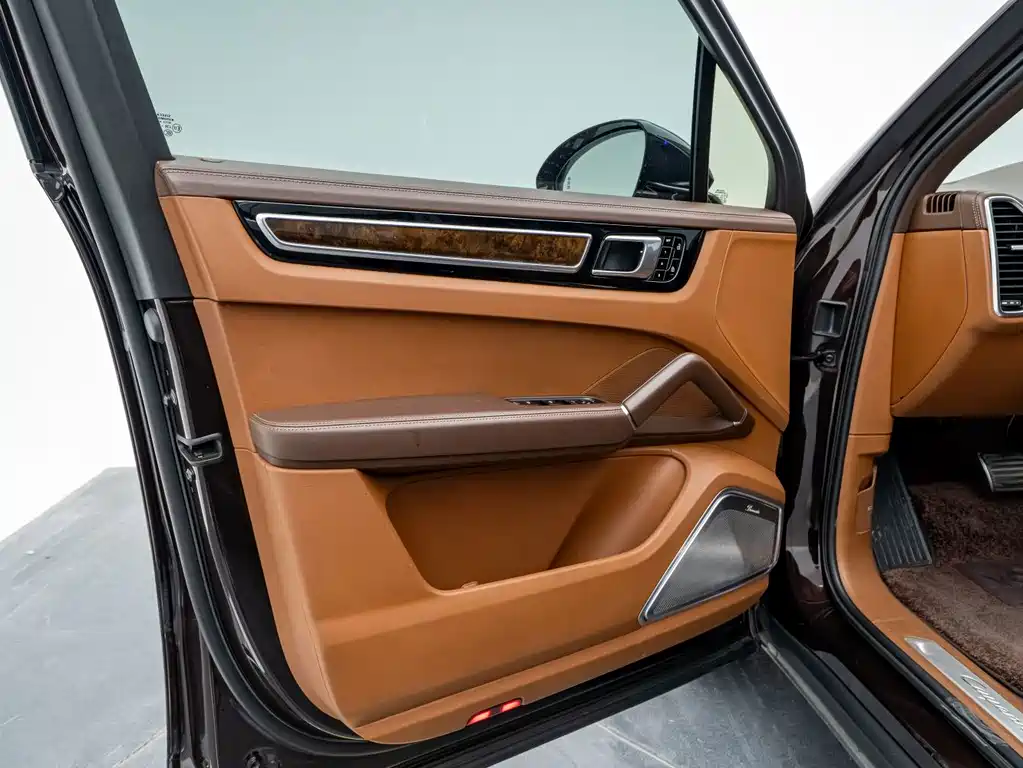Porsche Cayenne — миниатюра 16