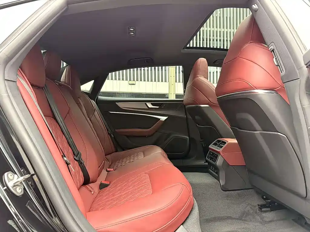Audi A7L 2024 45 TFSI quattro S-line
