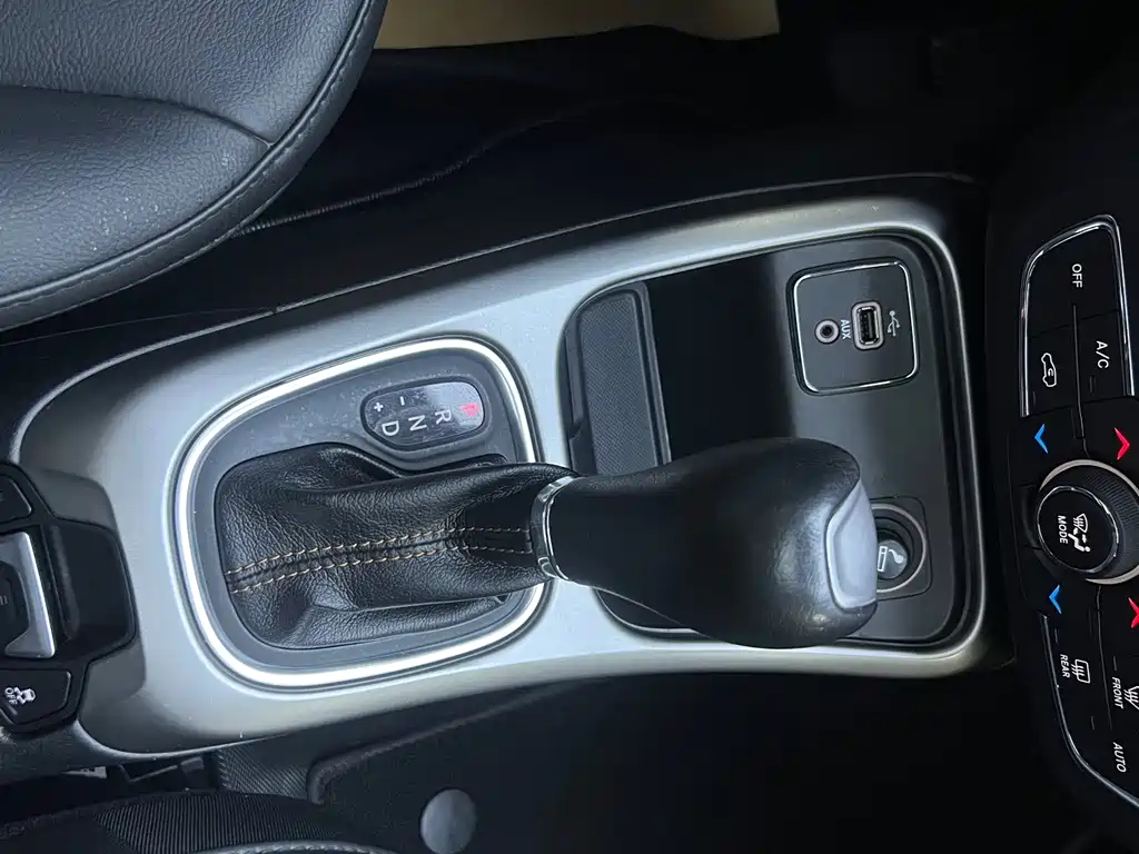 Jeep Compass — миниатюра 7