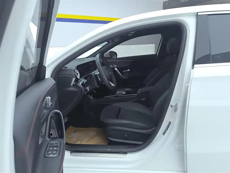 Mercedes-Benz A-Class A 2023 A 200 L Fashion