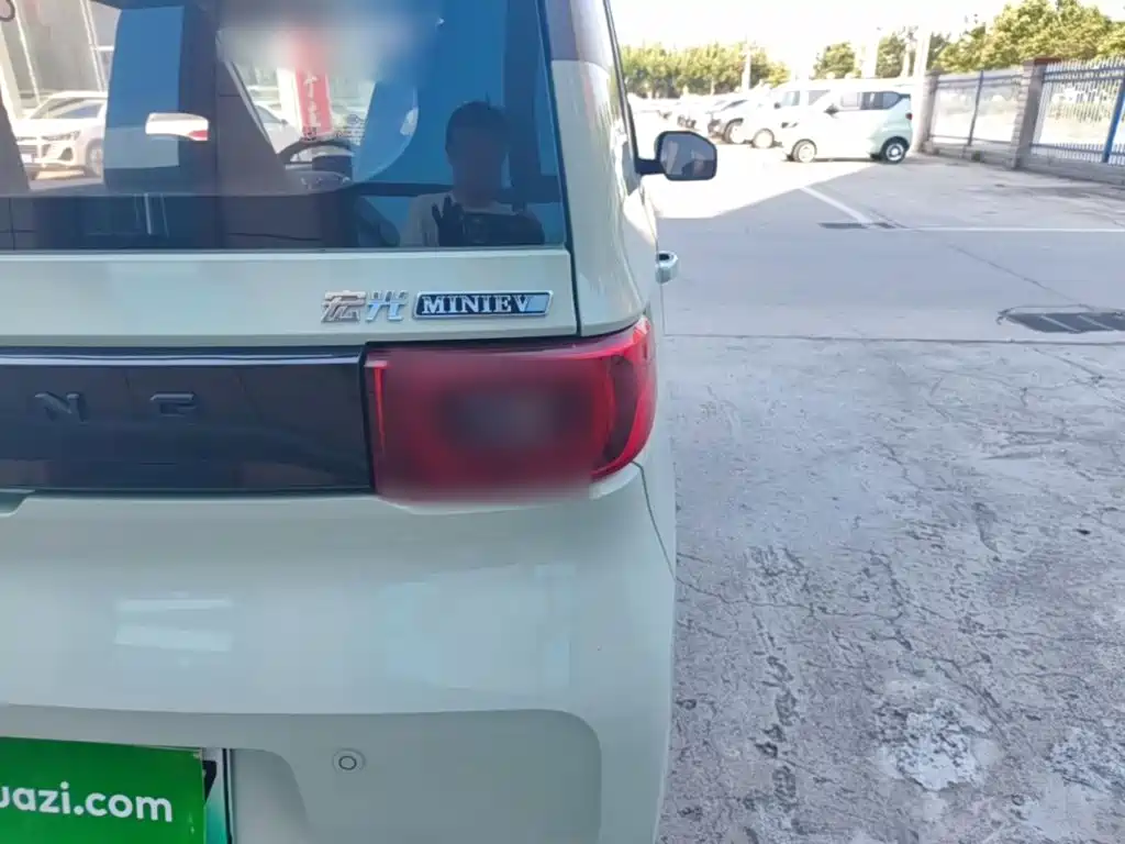 Wuling MINIEV — миниатюра 8