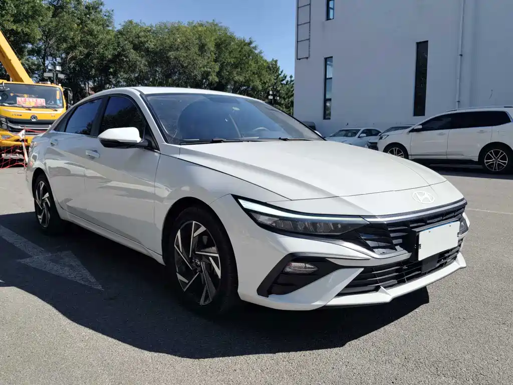 Hyundai Elantra — миниатюра 3