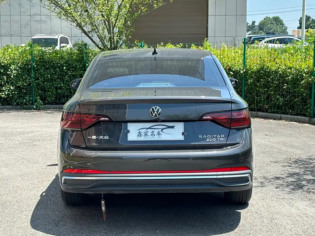 Volkswagen Sagitar 2025 300TSI DSG