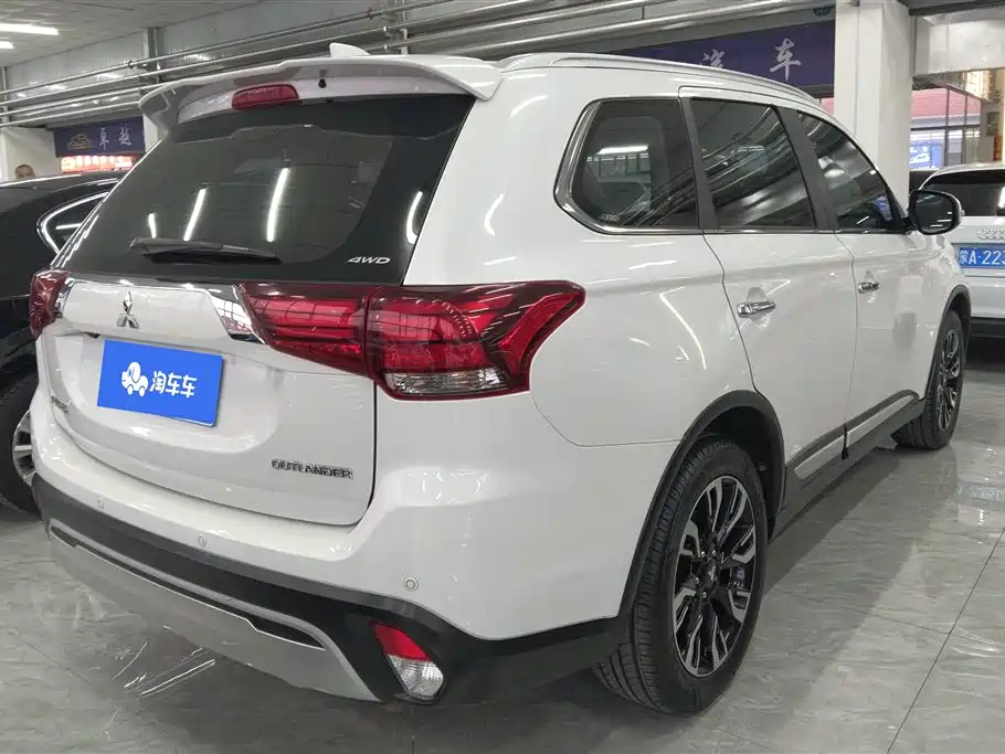 MITSUBISHI OUTLANDER