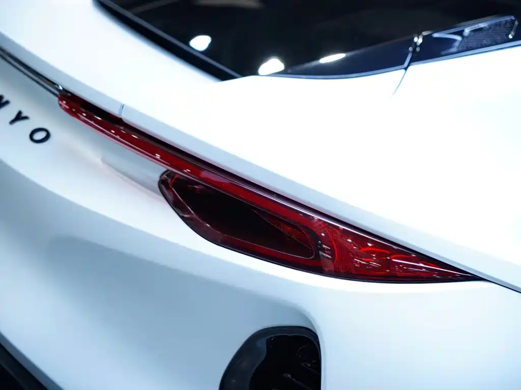 Lotus Emira — миниатюра 12