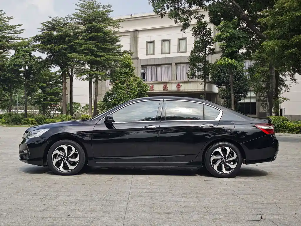 Honda Accord — миниатюра 4