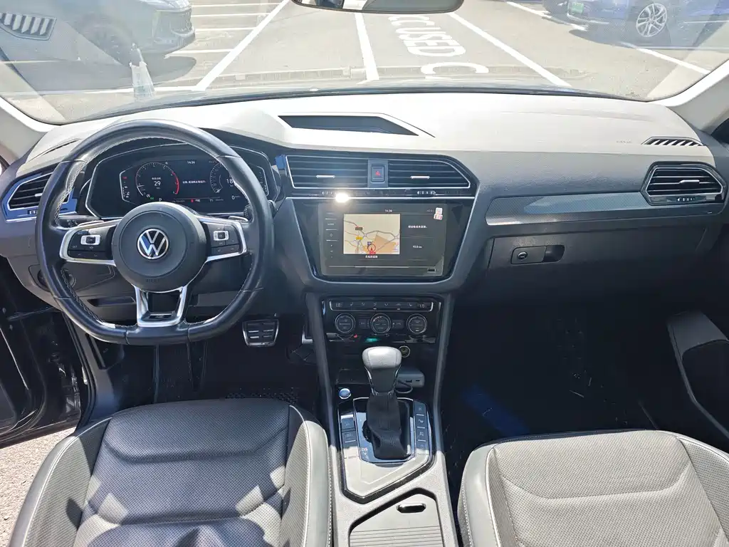 Volkswagen Tiguan L L 2021 330TSI AT R-Line