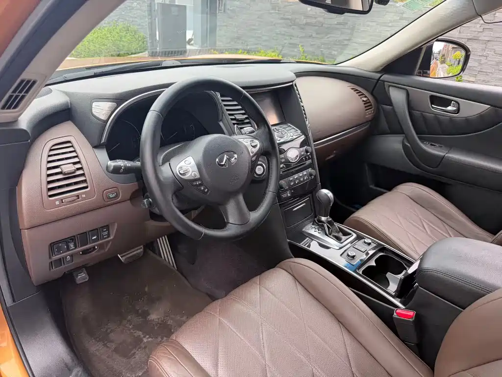 Infiniti QX70 — миниатюра 11